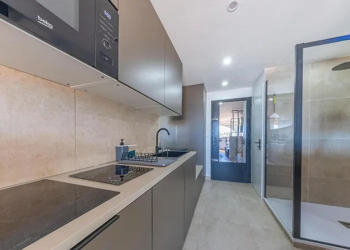 Dionysos Au Village Naturiste Agde