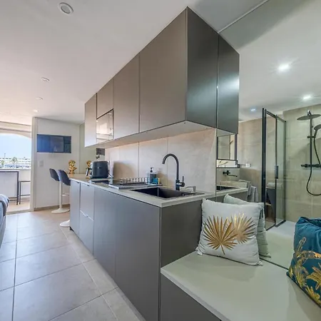 Dionysos Au Village Naturiste 公寓