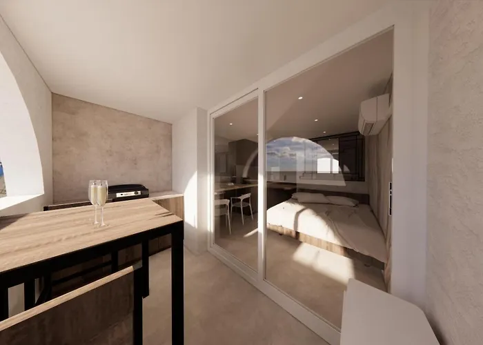 Dionysos Au Village Naturiste アグド