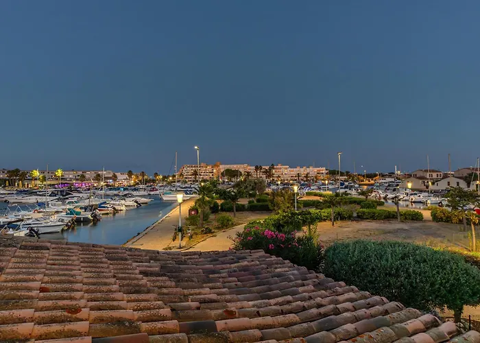 Dionysos Au Village Naturiste アパート